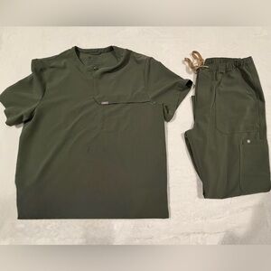 2025 FIGS Men’s Scrubs – Moss, Large Pants / XL Top – Like New